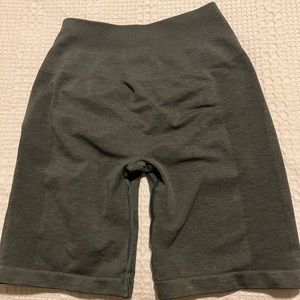 ALPHALETE AMPLIFY BIKER SHORTS